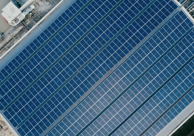 Supermercados são os maiores responsáveis pelas instalações comerciais de sistemas fotovoltaicos em 2021